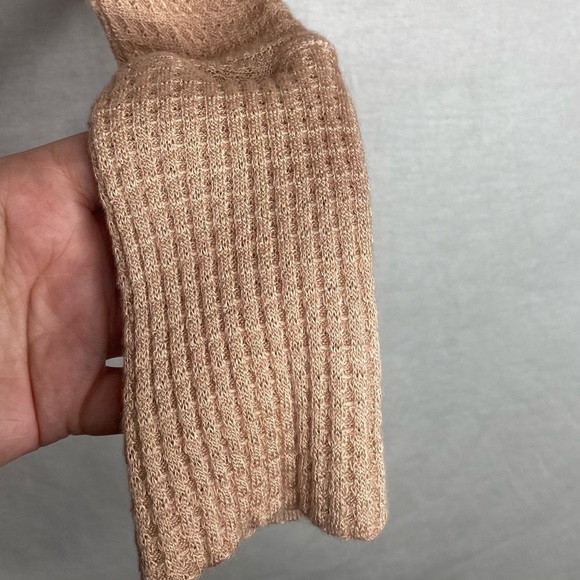 Sadie & Sage off the shoulder Thermal Top - Picture 7 of 8